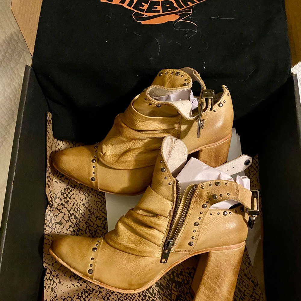 Women's Freebird Tan Ankle Boots